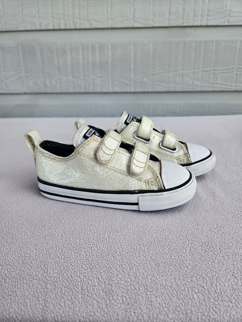 Converse CTAS Low Easy On Sneakers Kids SZ 9 Skate Winter Glitter Sparkle White